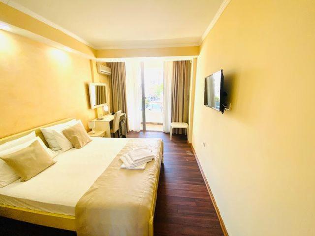 Hotel Sirena Marta à Sutomore Extérieur photo