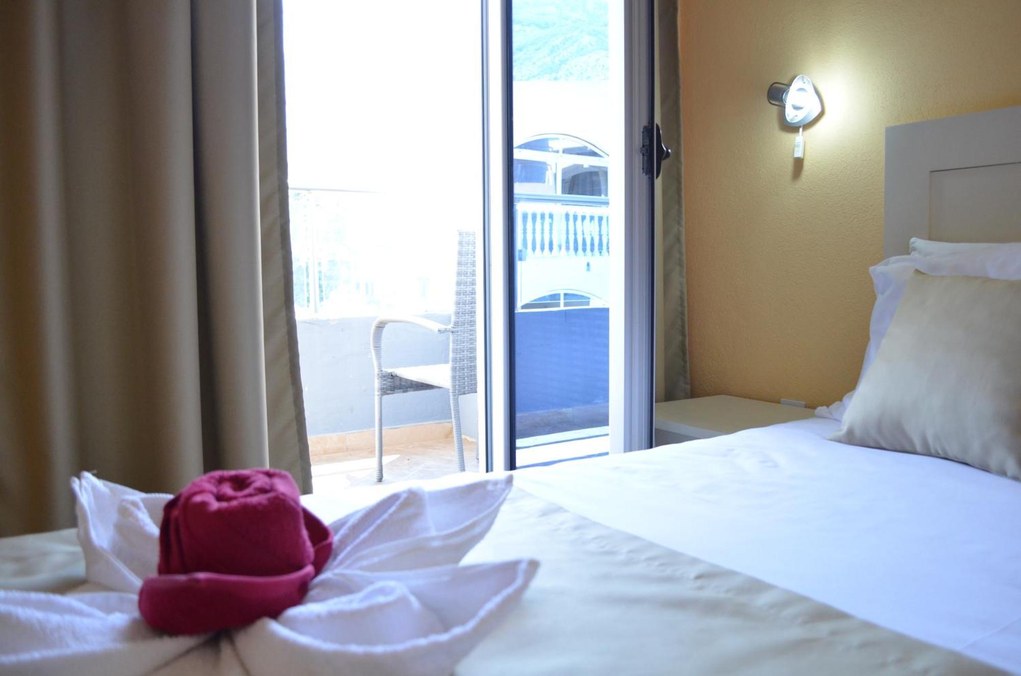 Hotel Sirena Marta à Sutomore Extérieur photo